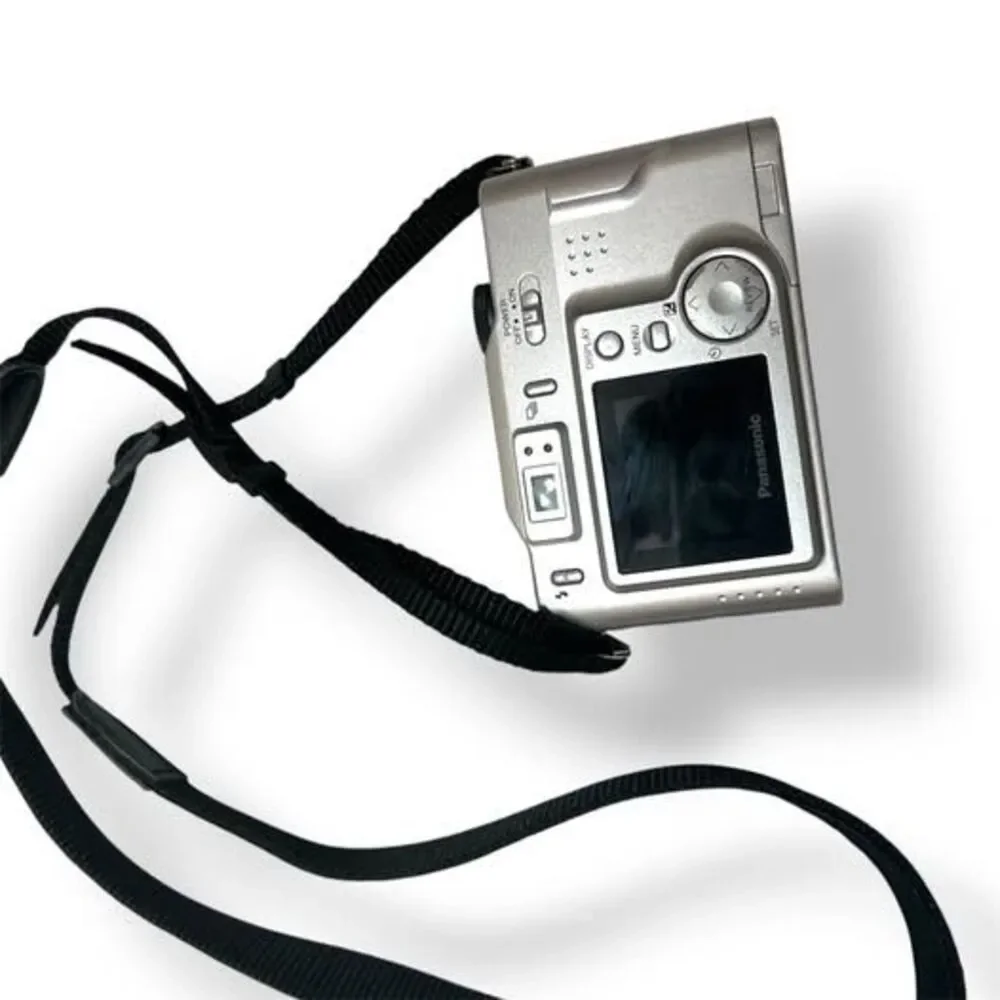 Vintage Digital Camera Panasonic LUMIX DMC-LC20 2.0MP